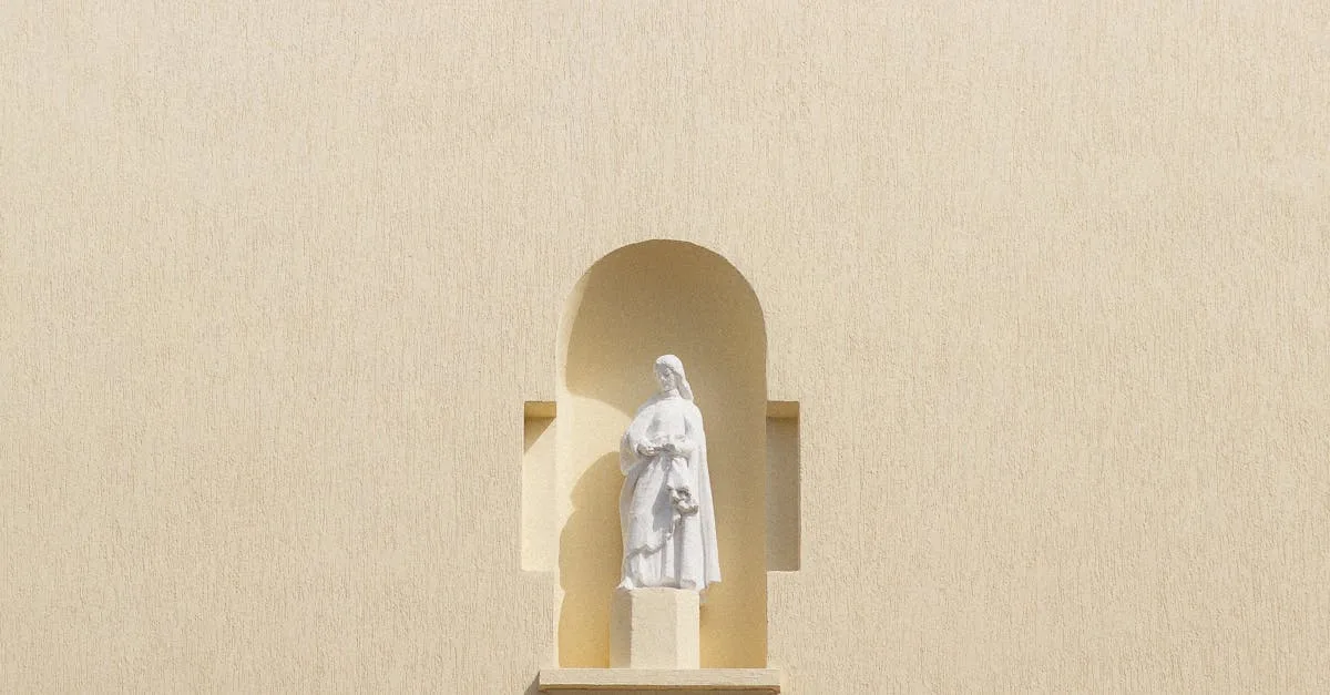 découvrez comment intégrer des niches décoratives dans votre intérieur pour ajouter du caractère et de l'élégance. explorez des idées innovantes et des astuces pratiques pour mettre en valeur vos objets de décoration et optimiser l'espace dans votre maison.